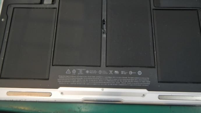 MacBooK Airのバッテリー交換承ります。