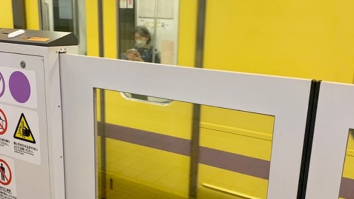 地下鉄の電車が♪黄色い&可愛い~(pq・v・)+°