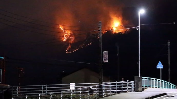 山火事対応で、各地から対応ヘリコプター続々と陸上自衛隊の防災ヘリコプターの力を合わせて消火活動の巻