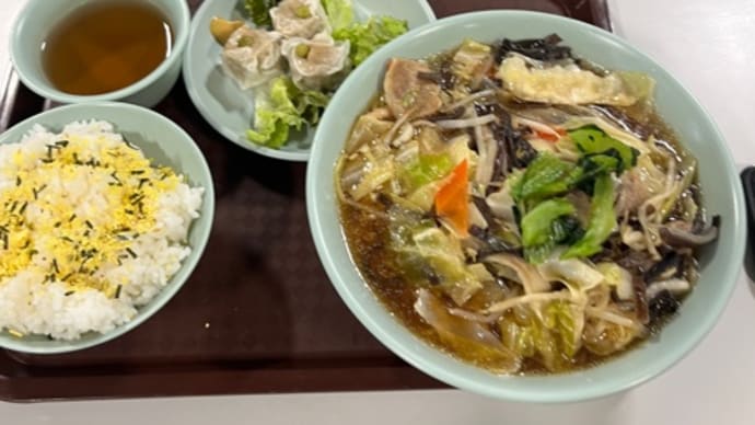2024年の104杯目は社員食堂であんかけ野菜ラーメン（醤油）