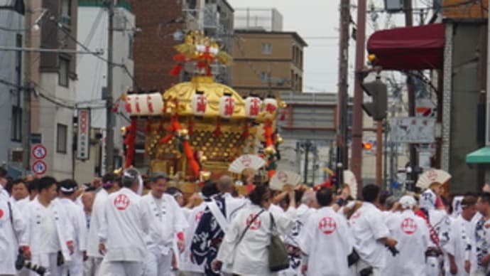 京都の祭り。「御霊神社」の還幸祭。三基の神輿が向かうのは、「京都御所」