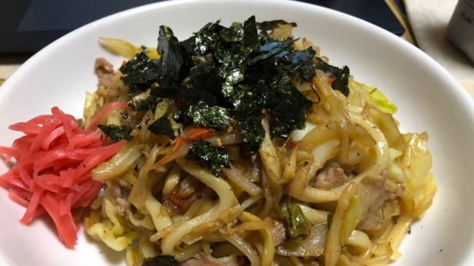 土曜日夜も焼きうどん。