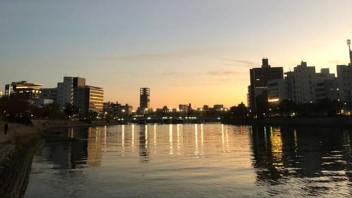 広島市の夕暮れ・・・世界遺産・原爆ドームのリバーサイドからの風景が幻想的です