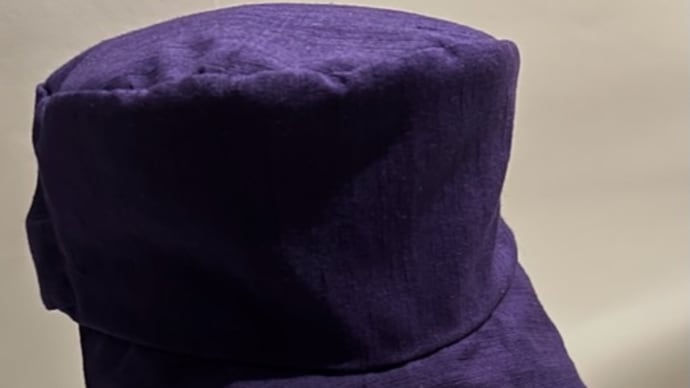 「紫色の帽子」