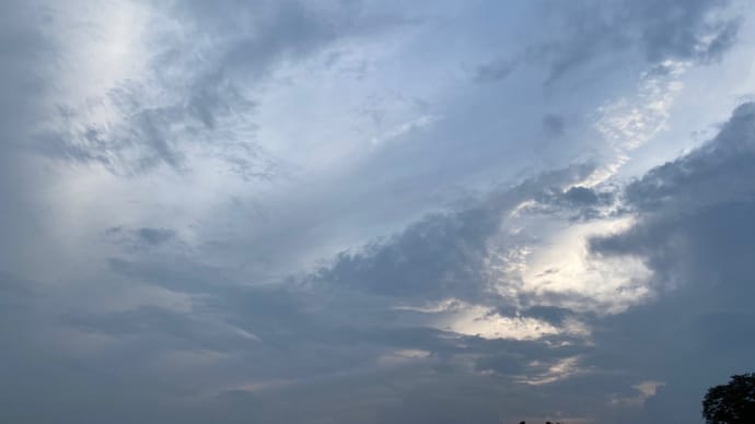 ゲリラ雷雨に見舞われる