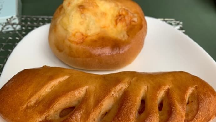 ソーセージパンとチーズバンズ