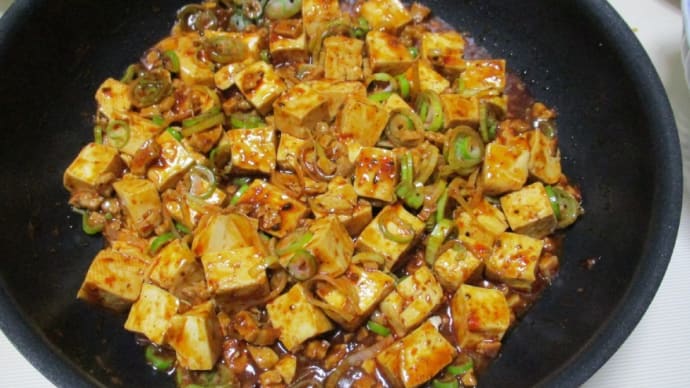 質素に少量-今日も元気----麻婆豆腐、枝豆、炒飯、牛肉の生姜煮、パスタ、キウイ、葡萄、蕎麦、ピザ、トンカツ