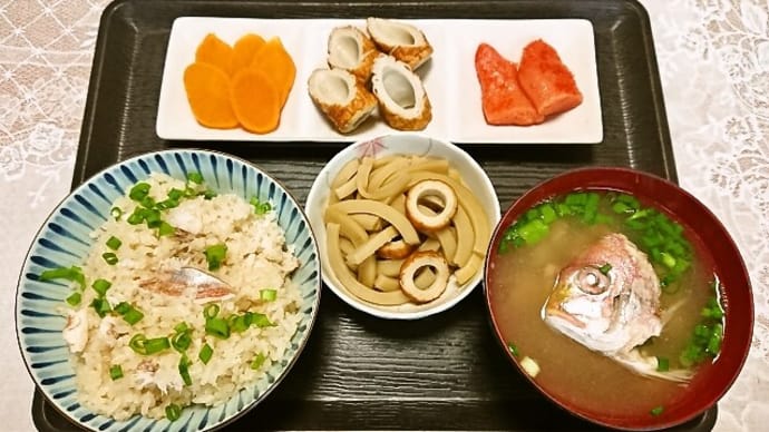 実家で朝ご飯(鯛めし、鯛のあら汁、筍の煮物、辛子明太子、ちくわ、沢庵)(2022年5月3日)
