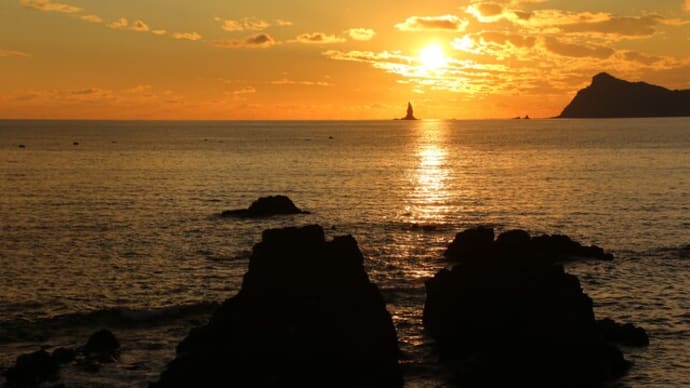 立神岩と夕陽🌇とお船