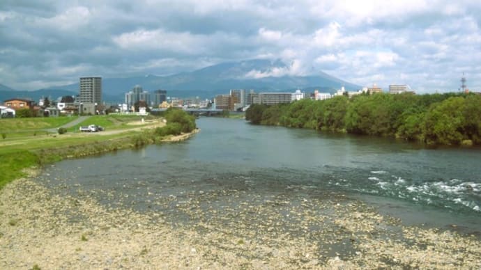 今日の盛岡(岩手山、姫神山、杜の大橋)