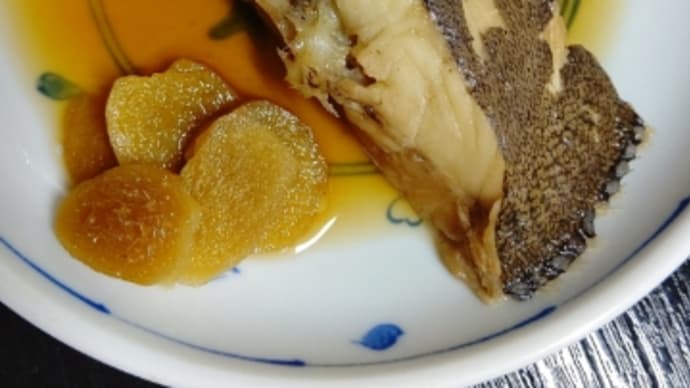 うちのごはん カレイの煮付け と 小松菜の炊いたん と もやしとハムの和え物(^.^)