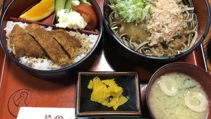 【福井】福井駅前の老舗で、福井名物越前そばとソースかつ丼のセット「越前」(越前つるきそば本店)