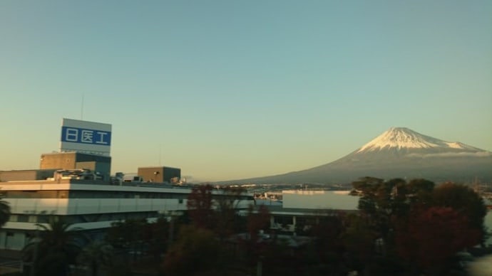 ふーっ・・・お茶の水は学生の街・・・