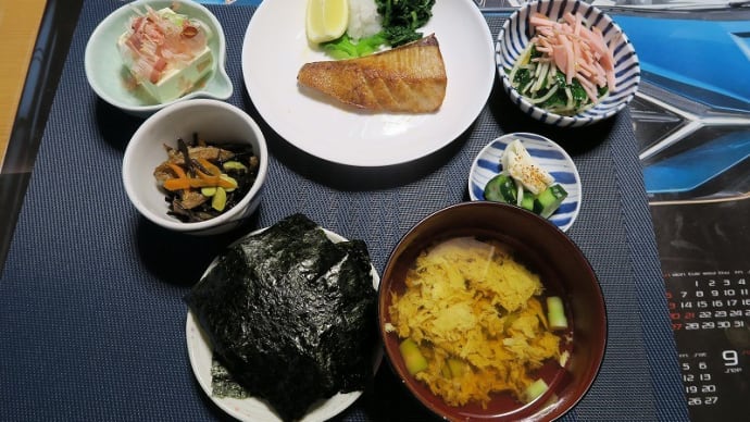 ぶりの塩焼き、タケノコとちらしたまごの醤油仕立て、炊屋食堂の田舎定食・・・庶民の味。