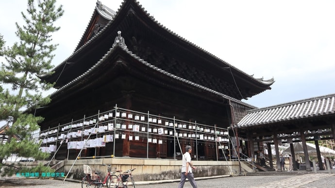 【京都幕間旅情】妙心寺,檀家さんが並び曇天にお精霊さん集うお盆の風景は花園法皇の院宣による林下寺院