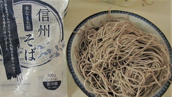 質素に少量 信州そば、真竹の煮付け、回鍋肉、イワシのオリーブオイル炒め、ブルーべりー等