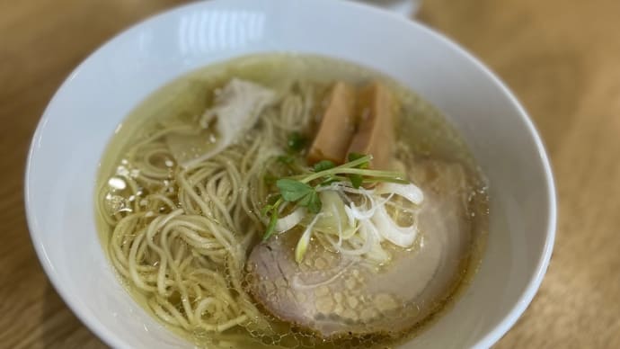 鶏醤油ラーメンと鶏塩ラーメン@志玲 滝野町