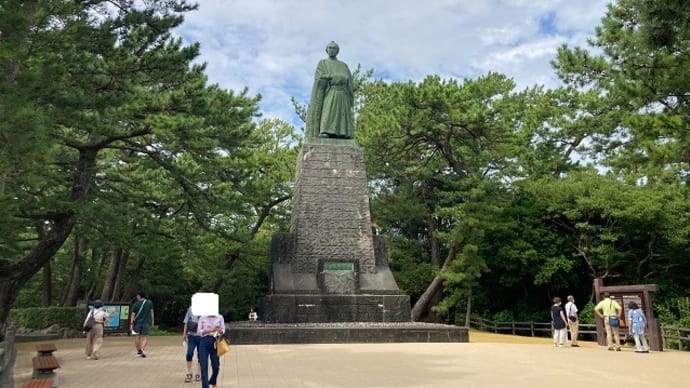 坂本龍馬像をアップで見た