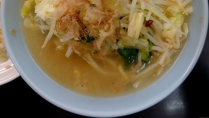 芝浦の隠れた名店秀味の鉄板メニュー。半チャンタンメン