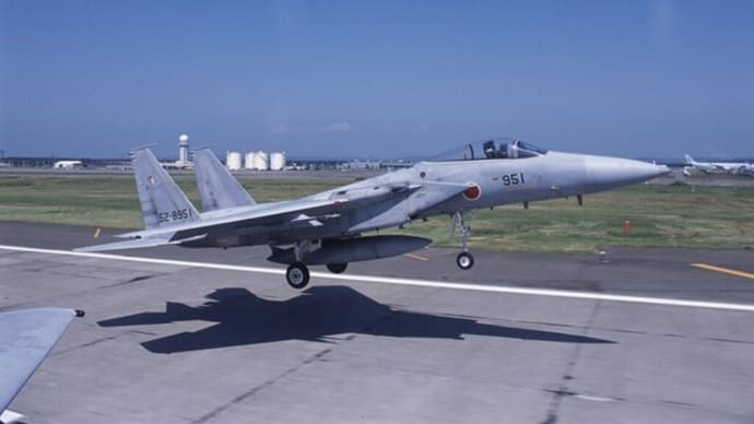 中国共産党軍 情報収集機と爆撃機各1機が沖縄本島と宮古島間を飛行