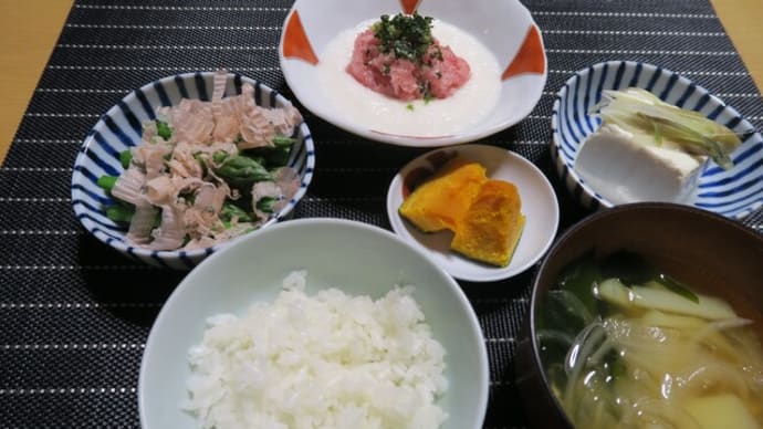 天然まぐろたたきとろろ丼、炊屋食堂の田舎定食・・・田舎の味。