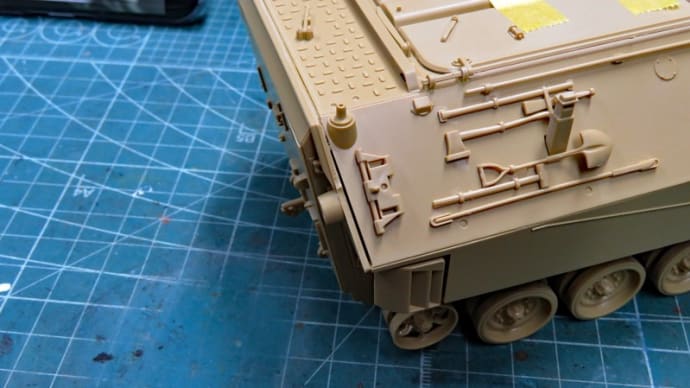 AAVP7A1 1/35 タミヤ #2 車体上下の接合