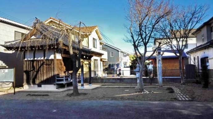 鳴神天満宮:ひたち野うしく住宅街の中、なぜ後ろ向きにたってるの