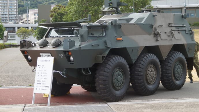 陸上自衛隊82式指揮通信車 装輪装甲車 地上展示車両