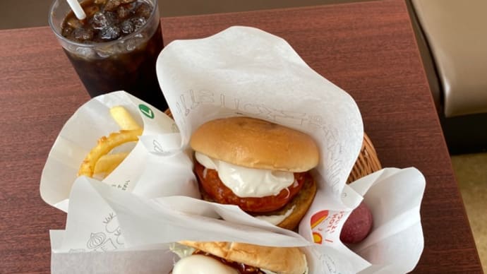 モスバーガー 月見フォカッチャやら薩摩芋やら。 オマケのうさぎヒメ♪