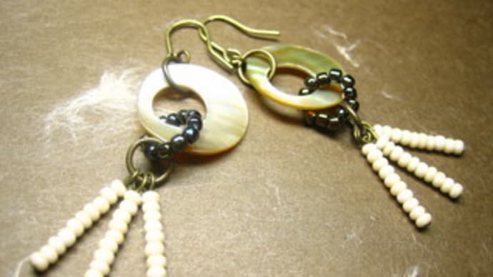 リングシェルのピアス