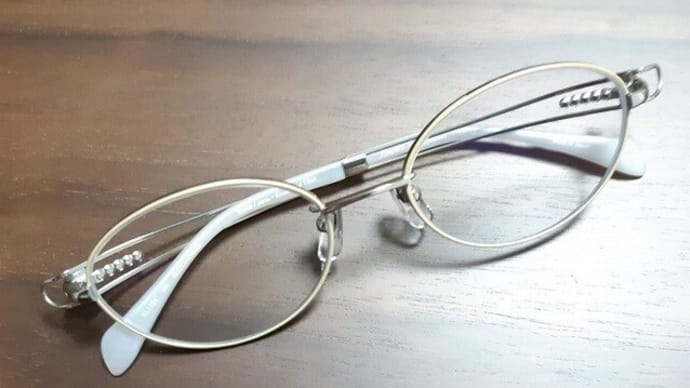 驚くほど軽いフレーム『ラインアート シャルマン』の眼鏡を買いました