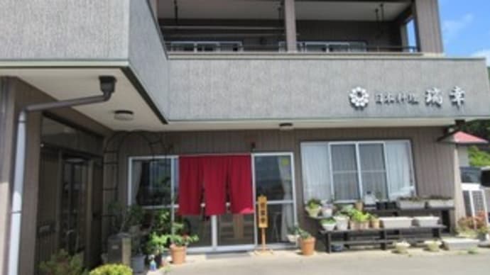 「瑞幸」、石巻湾が見える食堂兼民宿で、半盛ホタテ丼+半盛磯ラーメン、カツ丼+半ラーメン