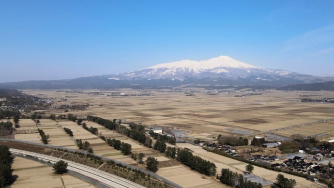 早春の鳥海山