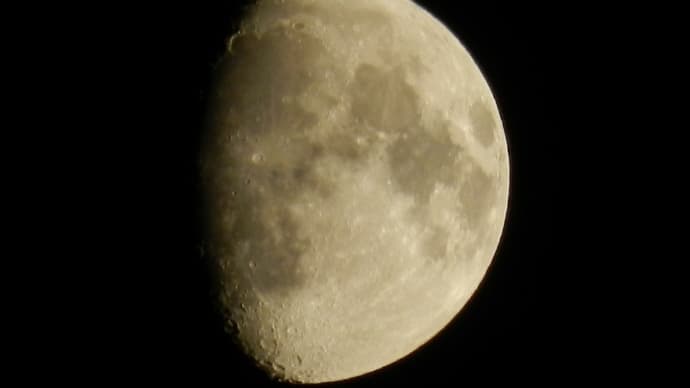 今宵のお月さん　　花火を見物した後に撮りました