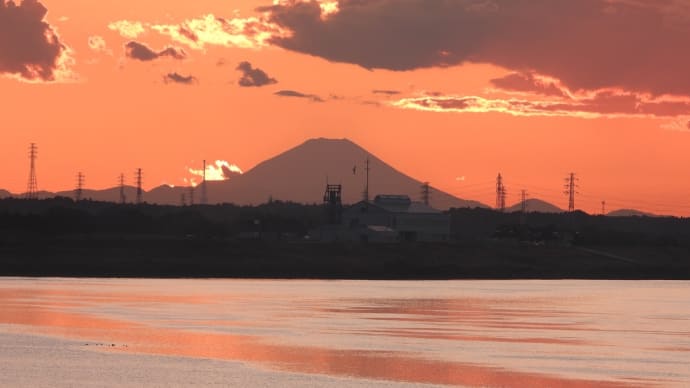 利根川と富士山