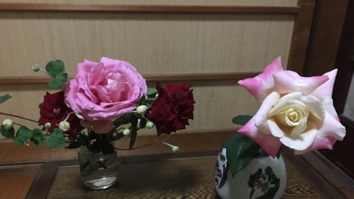 切り花と仏壇の花