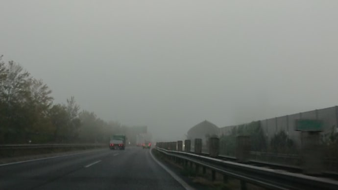 今朝は、霧！