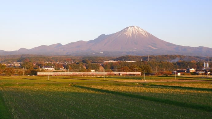 晩秋の伯耆路を駆け抜けるリバイバルやくも