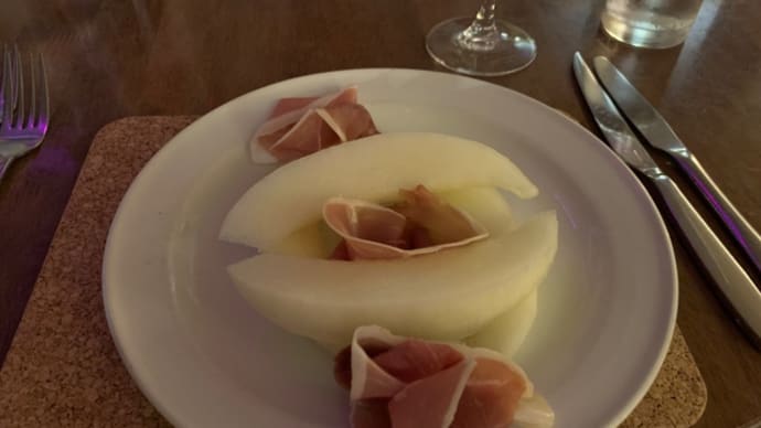 島についた夜食は、馴染みの店で