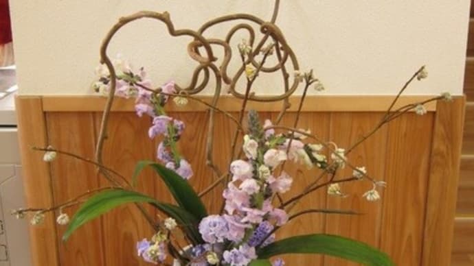 篠窪（しのくぼ）の隣町 秦野市西公民館の生け花と雛飾り(2024/02/28） 