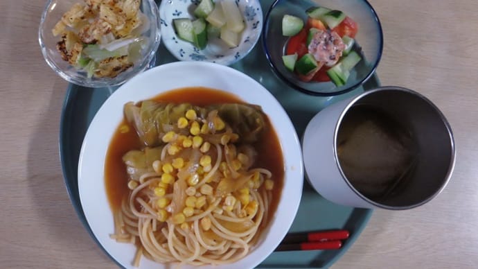 トマト味ロールキャベツにパスタを🍝