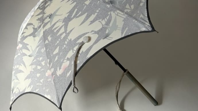 「鶴模様の日傘」