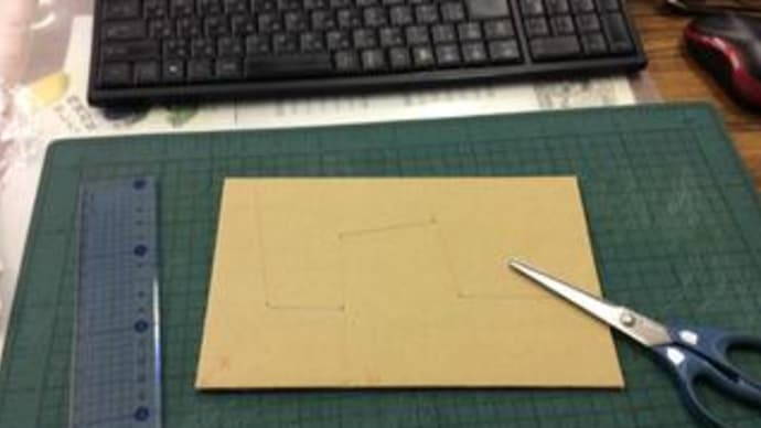 紙垂(しで)を作る。