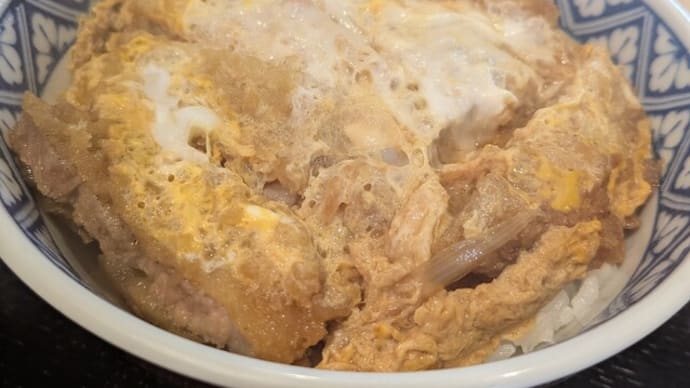 『験担ぎでカツ丼を···』