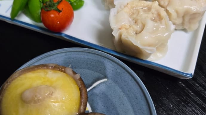 うちのごはん あるもんで(^.^) サンマ と チーズ椎茸 と 焼売とスナップエンドウ
