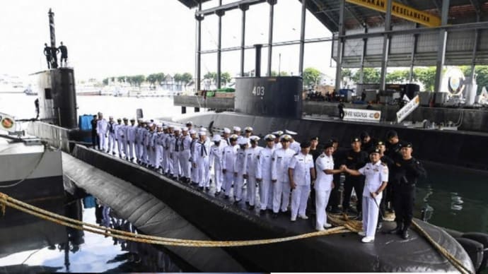 外国人監督の•••これは悲惨　潜水艦沈没