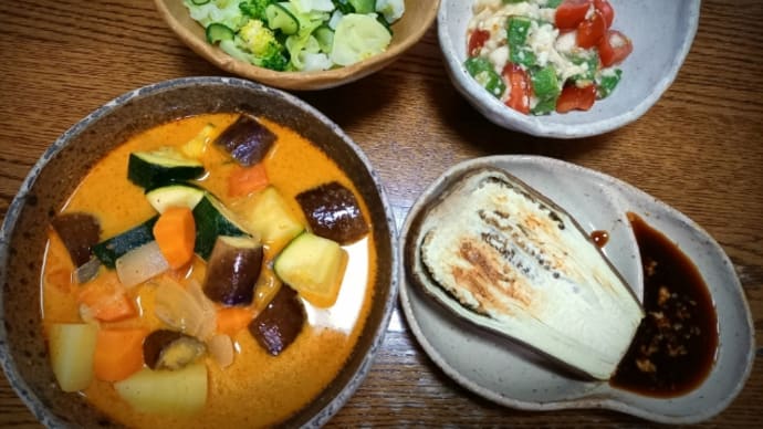 本当はグリーンカレーくらい辛いのを食べたいところなのだが、辛いの苦手な家族がいるのでそんなに辛くないマサマンカレーで。(辛くなくても美味しいのだ)・マサマンカレー