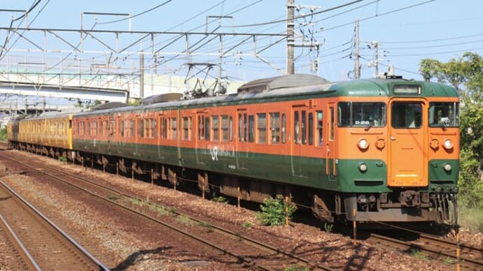 岡山の列車（115系湘南色（国鉄色）普通列車）