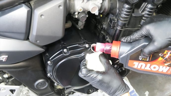 バンディット1250S 張り付いたクラッチの修理 その3 腐ったガソリン タンクの錆 フューエルポンプの洗浄