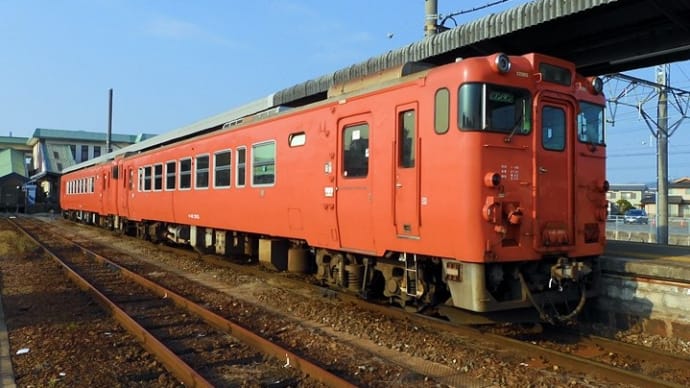 吉備線キハ40と381系「やくも」（総社駅）